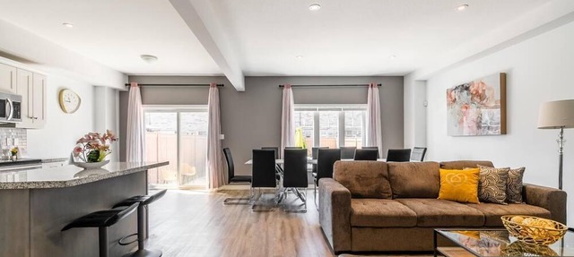 20 Ppl 5BR Townhome on the Lake. HotTub, Gym, BBQ in Hamilton/Canada