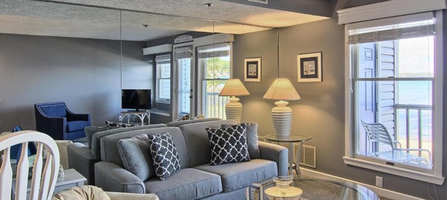208 North Shore Inn in Traverse City