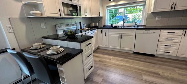 2BD cozy guest suite in West Vancouver in West Vancouver