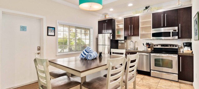 2BR Beach Style w Pool Beach Club Siesta 204C RVA in Sarasota