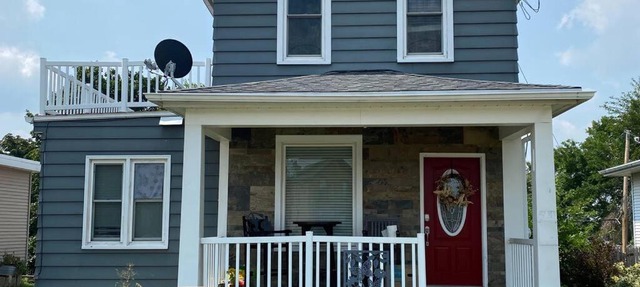3bed 2bath nestled in cozy Grandview neighborhood in Dubuque