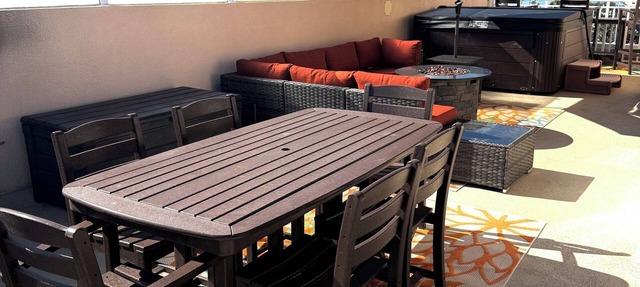 4 BR Clearwater Beach Townhouse Hot Tub Rooftop Lounge Beach/Gulf Views in Clearwater