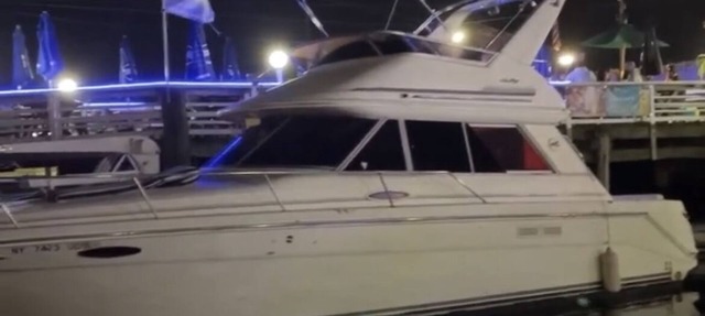 45 foot yacht with heat! 2 bedroom apartment inside with 2 TVs and full kitchen. in Freeport