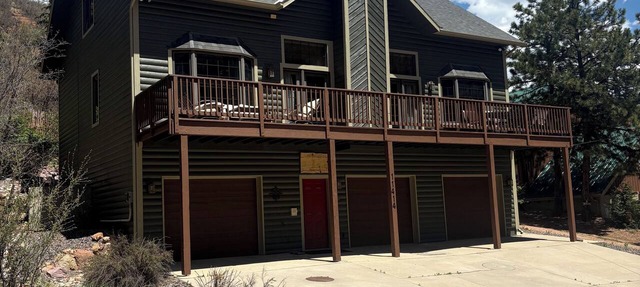 5 bd, 4 bth, A/C, new mattresses, hot tub, waterfalls, walk to town, trails! in Green Mountain Falls