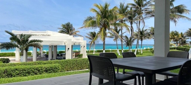 5 Star Private Beach front Beautiful Villa only steps from the Ocean in Cancún