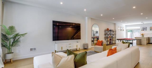 6 Mi to Center City Philly! WFH-Friendly Townhome in Philadelphia