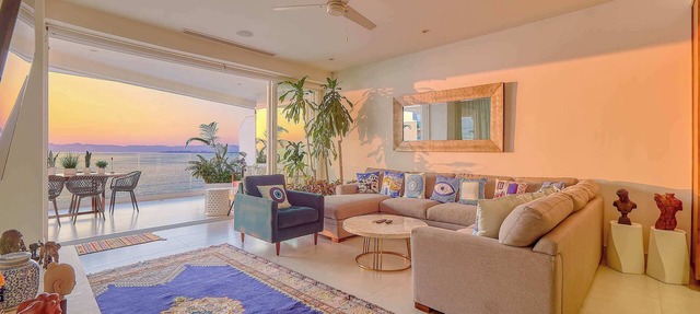 7 Floor 3BR Ocean View Condo at Indah by *Maxwell in Conchas Chinas