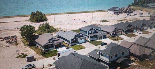 8 Minutes to Huron Sand Beaches. Prettiest Town Goderich in Goderich
