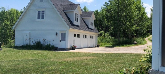 A very special getaway in a private Coach House in the Purple Hills of Creemore in Creemore