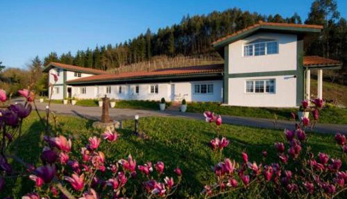 Apartamentos Turisticos Bizkar Bare in Sopuerta