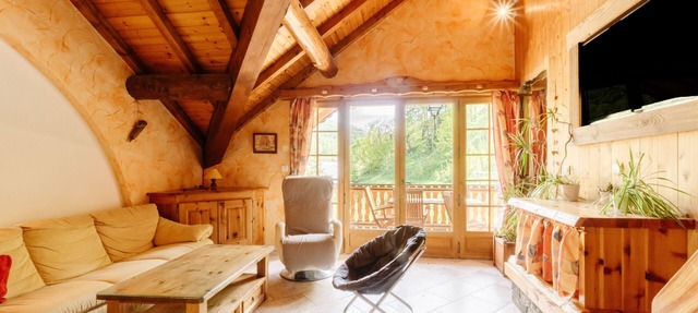 Apartment 'Lupins' with Mountain View, Shared Terrace and Wi-Fi in Valloire