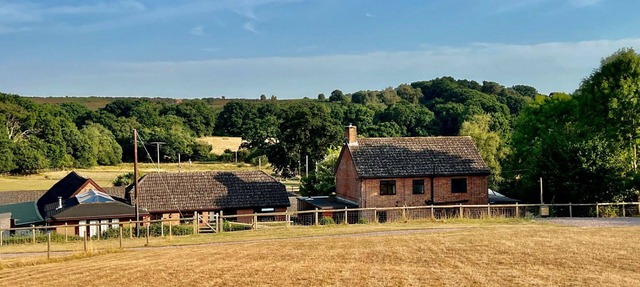 Arniss - sleeps 20 guests in 9 bedrooms in Fordingbridge