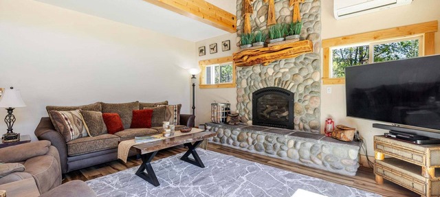 Aspen Place - River Access, Ping Pong, Gorgeous Home & Location in Three Rivers