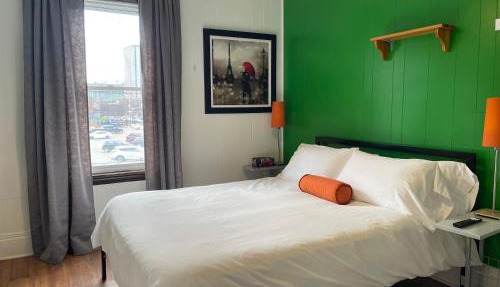 Barefoot Inn in Ottawa