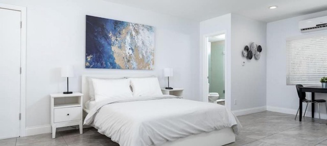 Bayshore Breeze 3 - King Bed, Kitchen, Parking in Fort Lauderdale