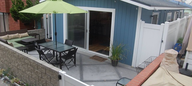 Beach Cottage - 4th from Ocean, Private Patio, Ocean View, now with A/C in San Diego