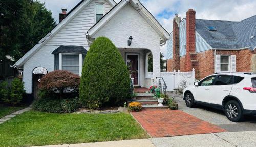 Beautiful 2 Bedroom Suite in West Hempstead
