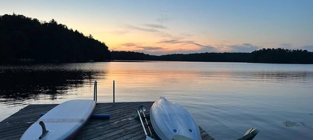 Beautiful 3-bed, 2-bath, 4 season cottage on 375ft of waterfront (Dog friendly) in Rosseau
