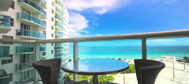 Beautiful Beachfront Apartment! Near major shopping centers, rest & casinos in Hollywood