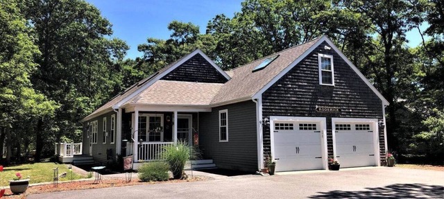 Beautiful Cape home. Minutes from beaches, restaurants, bike paths & shopping. in Harwich
