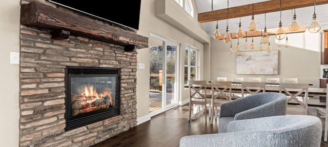 Beautiful, Comfortable, & Spacious: Lakeview with Hot Tub and Entertainment Room in Branson