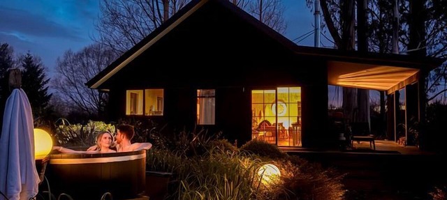 Beautiful Eco-Retreat with Hot-Tub and Breathtaking Countryside Views Geraldine Downs, Canterbury in Geraldine Downs