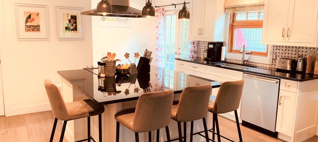 Beautiful Kitsilano 3 Bedroom, 2.5 Bath Vancouver Near the Ocean in Vancouver