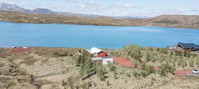 Beautiful lakehouse by the golden circle - fishing in Selfoss