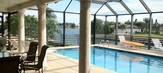 Beautiful Water Views, 10-min Walk to Beach, 6-min Walk to Restaurants, 5 Bikes in Marco Island