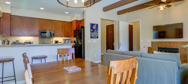 Best Location, Quiet Single Level Villa near Clubhouse, Main pool and Lap pool in La Quinta