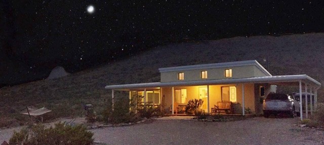 Big Bend Getaway: Classic Adobe with Modern Flair in Terlingua