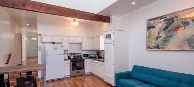 Bright 2 Bed Venice Loft in Los Angeles