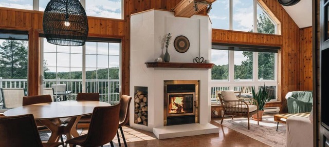 Chalet avec spa au lac Tyrol in Sainte-Marguerite-du-Lac-Masson