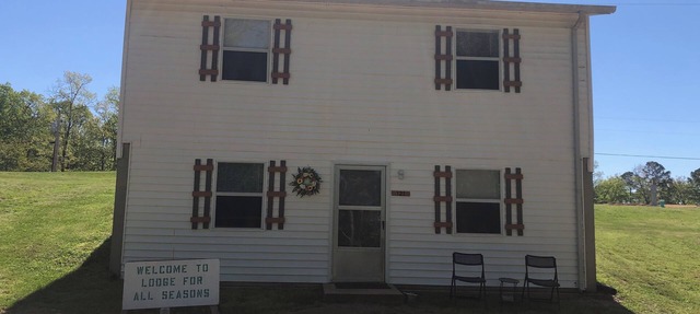 Cabin #122 LodgeForAllSeasons 1/2 mile-2 min drive to a marina & Clearwater Lake in Piedmont