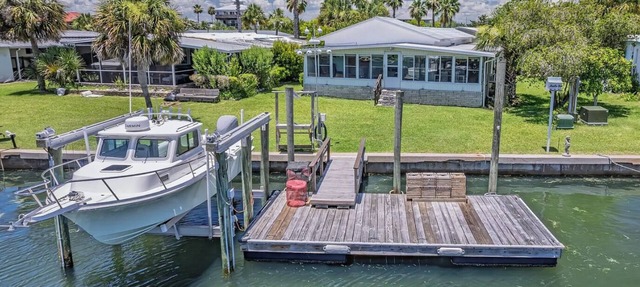 Canal-front home at Shell Point. Relax. Fish. Explore. Swim. Amazing Sunsets! in Crawfordville
