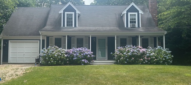 Cape Cod Escape –Short walk to beautiful ocean beach! in South Yarmouth