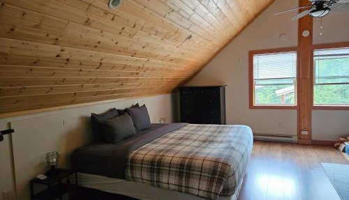Carriage House - 2 suites- HIKE & REST - EV plug in Golden