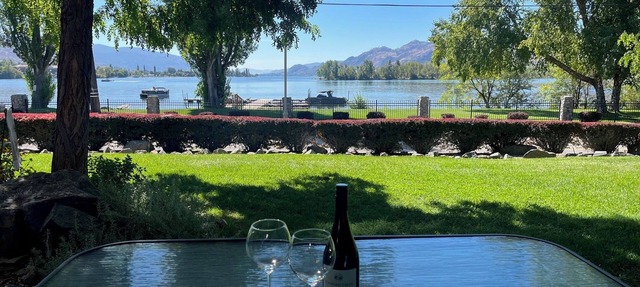 Casa Del Mila Oro Resort - Lakefront Townhouse #107 in Osoyoos