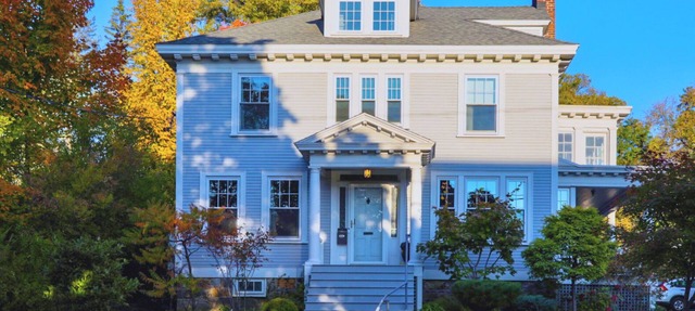 Centrally located, a Beautiful Landmark House for an ideal Family Getaway! in Burlington