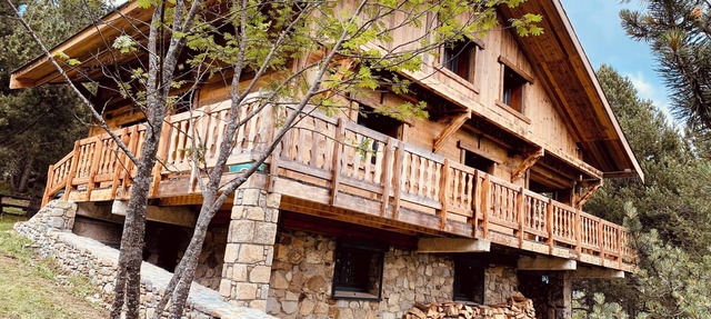 CHALET DE STANDING DE 180M2 AUX ANGLES -terrain🌲-Billard 🎱salle ciné 🎥🍿 in LES ANGLES
