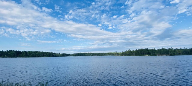 Chalet Drive - Lakefront Cottage in Windsor