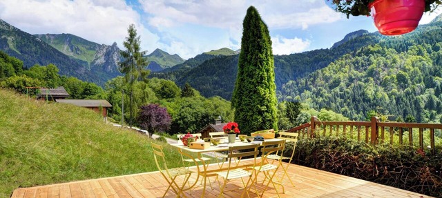 Chalet Les Houlottes - alpine break for 9, panoramic views - OVO Network in Manigod
