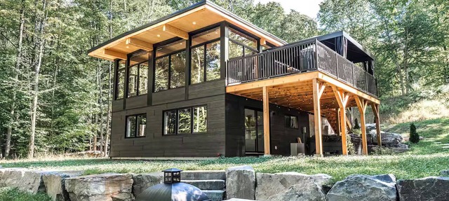 Chalet Van Haven – Spacious Mountain Chalet w/Hot Tub, Lake Access & Game Room in Labelle