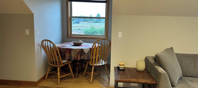 Charming 1-bedroom apartment with view of Columbia River, WiFi & AC in Brewster. in Brewster