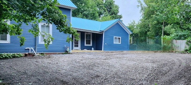 Charming 1-bedroom sleeps 4, studio with AC, and WiFi in Canton in Canton