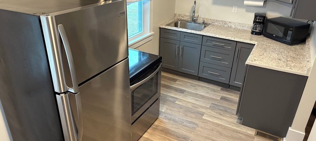 Charming 2-bedroom house with AC, WiFi in quaint New Kensington in New Kensington