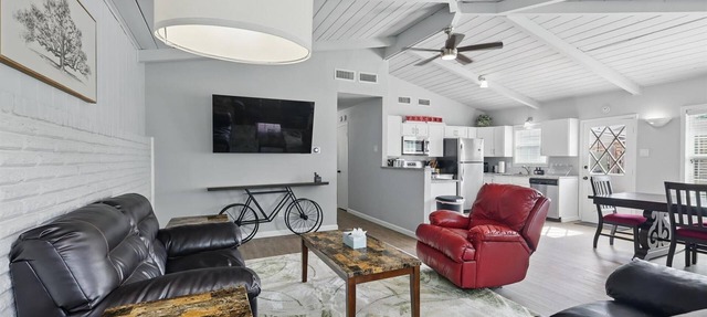 Charming 3-Bed/2-Bath Hidden Gem w Yard (Sleeps 6) in Richardson