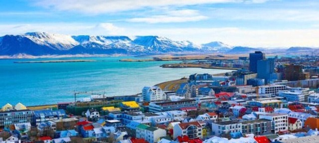 Charming 3BR Top-Floor Retreat - Walk to Cafes, Landmarks & Quick City Access in Reykjavík