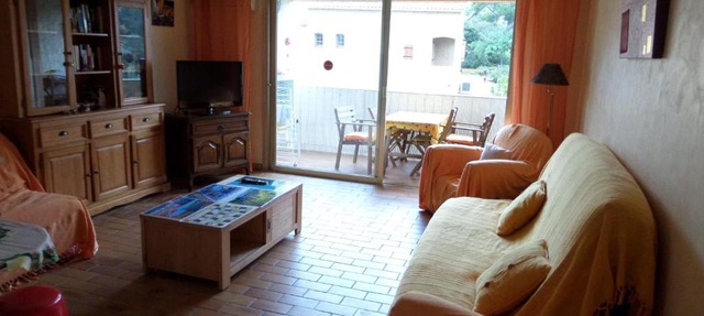 Charming Apartment With Terrace By The Beach in Six-Fours-les-Plages