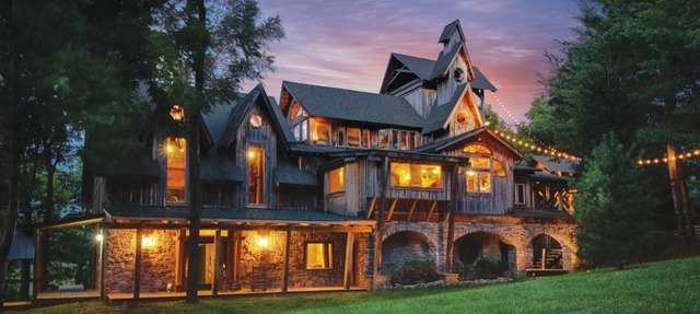 Charming Bunkhouse at Dark Horse Retreat in Franklin